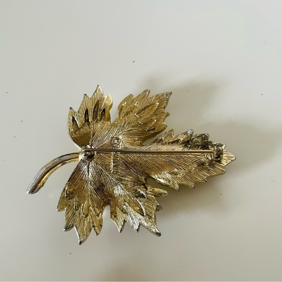 Sarah Coventry Maple Leaf Clip On Earrings and Matching Brooch Silver Tone - Picture 8 of 9